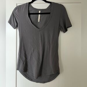 Aritzia Group Babaton gray v-neck top